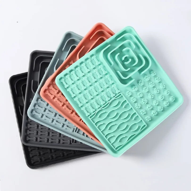 Silicone Pet Licking Mat, Slow Feeder Lick Pad for Dogs & Cats, Interactive Treat Dispenser Dog Slow Feeder Lick Pad